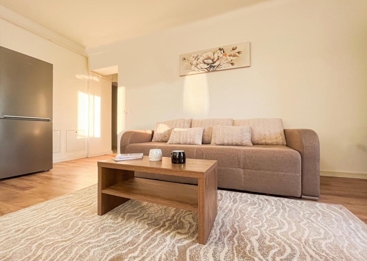 Uniquemoments Airport Apartment & Secure Parking & Airport Shuttle ยาช ภายนอก รูปภาพ