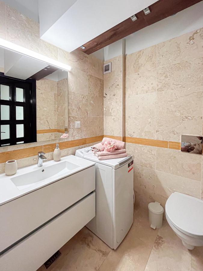 Uniquemoments Airport Apartment & Secure Parking & Airport Shuttle ยาช ภายนอก รูปภาพ