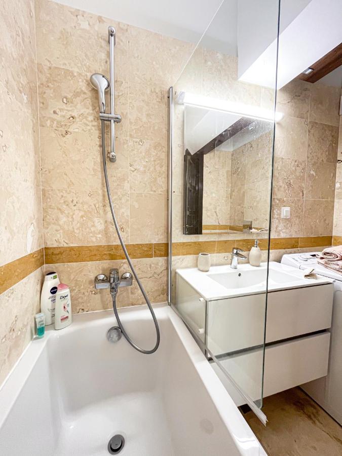 Uniquemoments Airport Apartment & Secure Parking & Airport Shuttle ยาช ภายนอก รูปภาพ