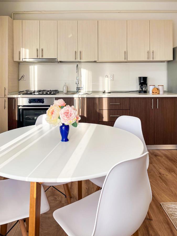 Uniquemoments Airport Apartment & Secure Parking & Airport Shuttle ยาช ภายนอก รูปภาพ