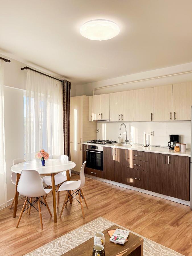 Uniquemoments Airport Apartment & Secure Parking & Airport Shuttle ยาช ภายนอก รูปภาพ